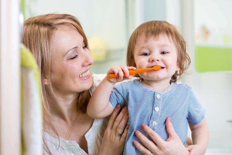اصفرار اسنان الاطفال عمر سنتين