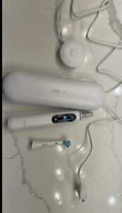 فرشاة الاسنان اورال بي Oral-B™ iO 7 Series الذكية photo review